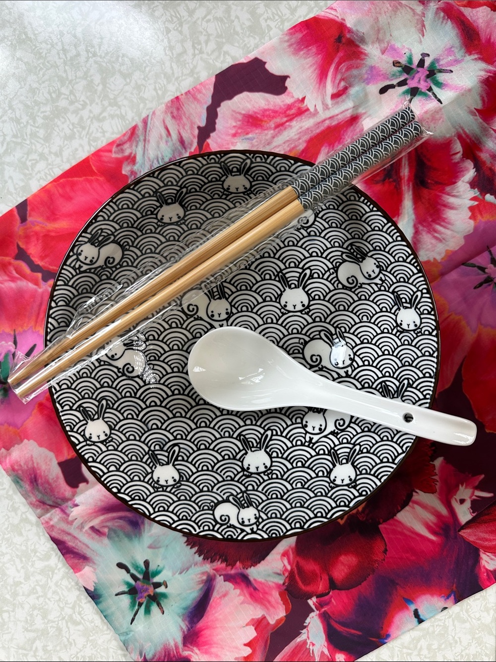 NWOT SH Home Bunnies Ramen Set Stoneware